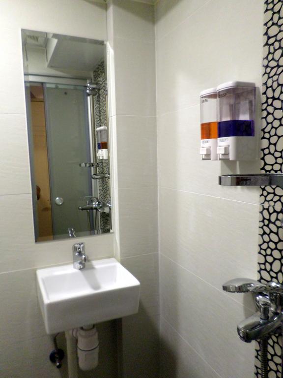 Sunrise Royal - Boutique Hostel Kowloon  Bagian luar foto